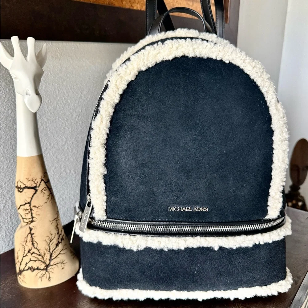 Michael Kors black and Cream Backpack is leather/ fur is faux new bag - Picture 4 of 11